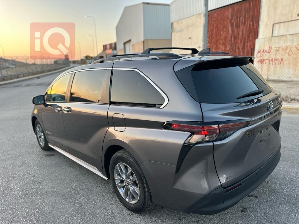 تۆیۆتا سیانا